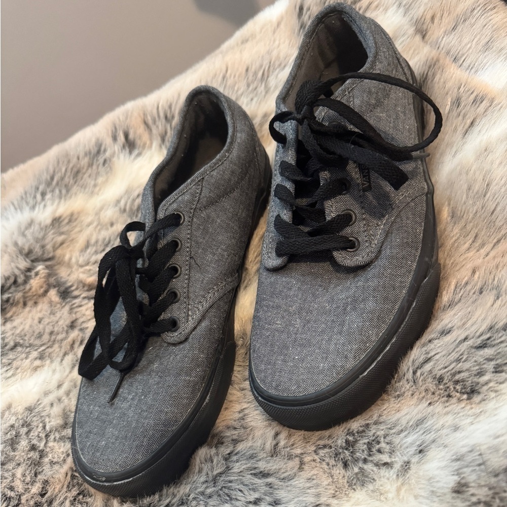 Men’s. Vans Size 10 Show Charcoal Black